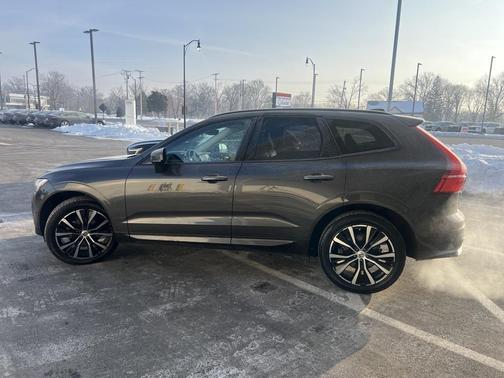 2025 Volvo XC60 B5 Plus