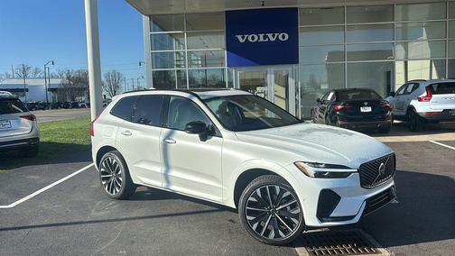 Crystal White Metallic 2026 Volvo XC60 B5 Ultra