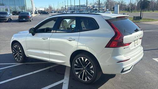 Crystal White Metallic 2026 Volvo XC60 B5 Ultra