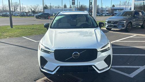 Crystal White Metallic 2026 Volvo XC60 B5 Ultra