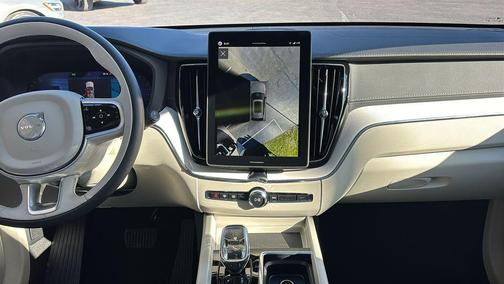 Crystal White Metallic 2026 Volvo XC60 B5 Ultra