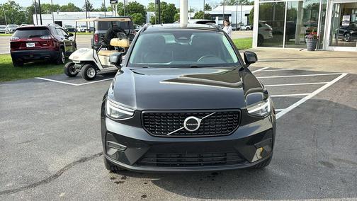 Onyx Black 2026 Volvo XC40 B5 Core