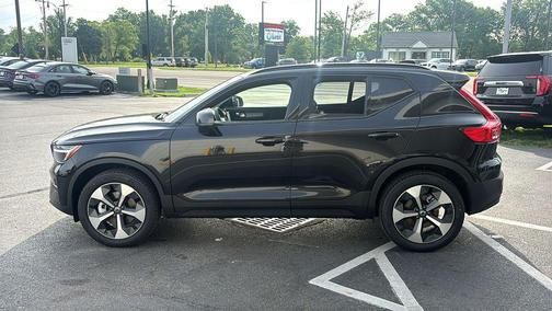 Onyx Black 2026 Volvo XC40 B5 Core
