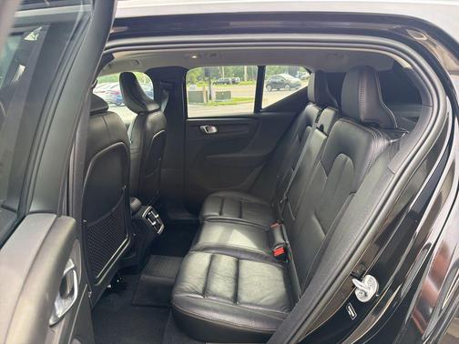 Black / Stone 2023 Volvo XC40 B5 Plus Dark Theme