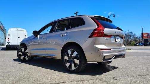 2025 Volvo XC60 Plug-In Hybrid T8 Plus