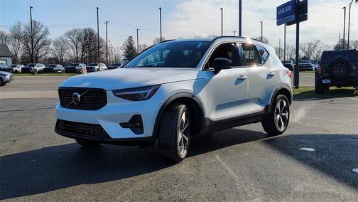 2026 Volvo XC40 B5 Plus