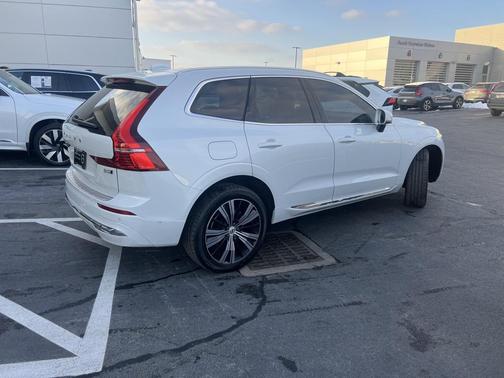 2023 Volvo XC60 B5 Plus Bright Theme