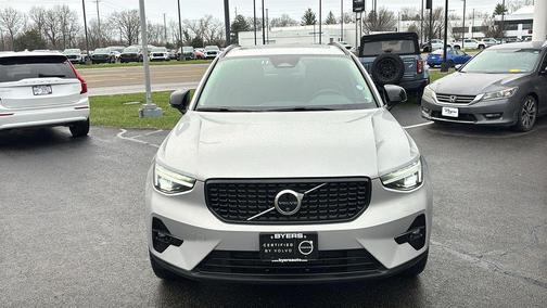 2025 Volvo XC40 B5 Plus Dark Theme