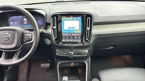 2025 Volvo XC40 B5 Plus Dark Theme