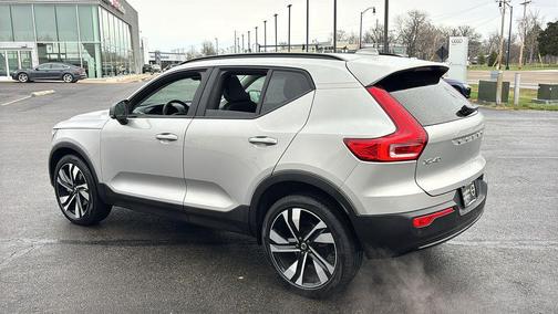 2025 Volvo XC40 B5 Plus Dark Theme