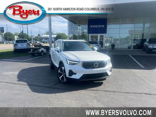 Crystal White Pearl 2025 Volvo XC40 B5 Plus Bright Theme