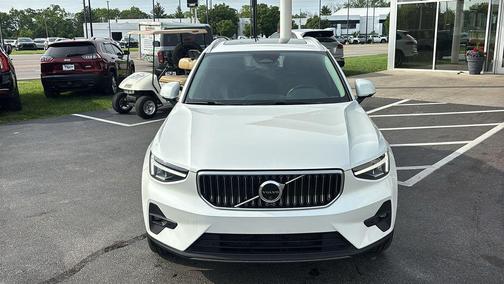 Crystal White Pearl 2025 Volvo XC40 B5 Plus Bright Theme