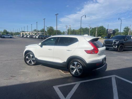 Crystal White Pearl 2025 Volvo XC40 B5 Plus Bright Theme