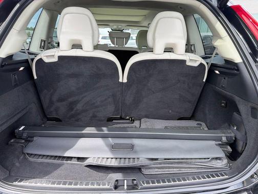 Onyx Black Metallic 2023 Volvo XC90 B5 Plus