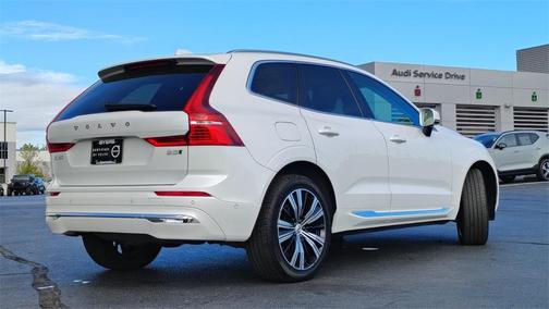 2023 Volvo XC60 B5 Plus Bright Theme