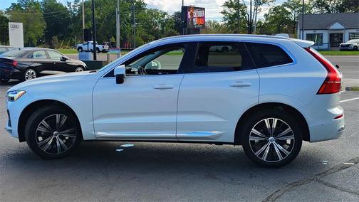 2023 Volvo XC60 B5 Plus Bright Theme