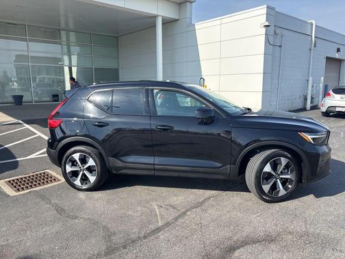2024 Volvo XC40 B5 Core