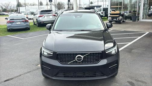 2024 Volvo XC40 B5 Core