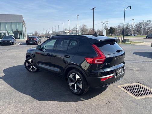 2024 Volvo XC40 B5 Core