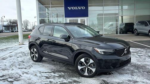 2024 Volvo XC40 B5 Core