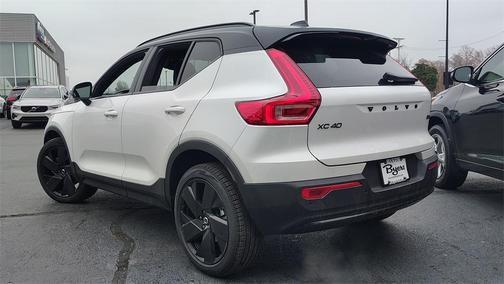 2026 Volvo XC40 B5 Ultra Black Edition