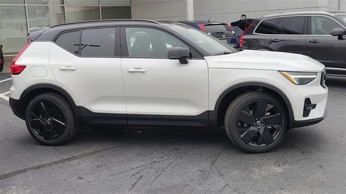 2026 Volvo XC40 B5 Ultra Black Edition