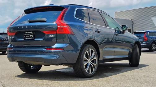 2022 Volvo XC60 B5 Momentum