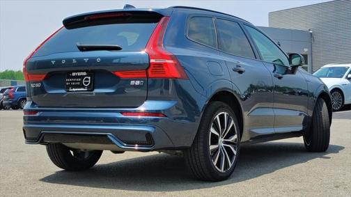 2024 Volvo XC60 B5 Plus Dark Theme
