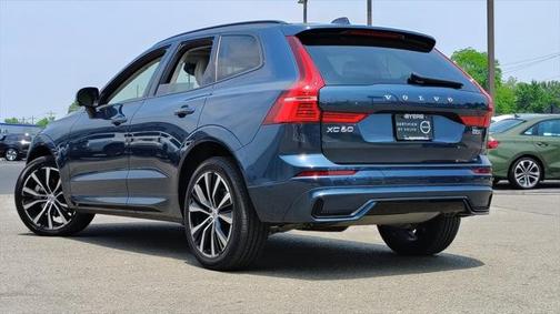 2024 Volvo XC60 B5 Plus Dark Theme