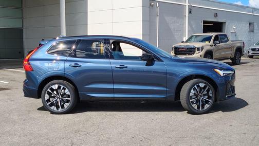 2026 Volvo XC60 B5 Plus