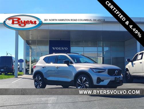2025 Volvo XC40 B5 Plus Dark Theme