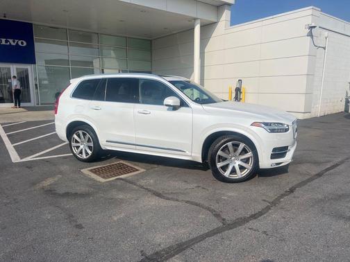 Crystal White Pearl 2017 Volvo XC90 T6 Inscription