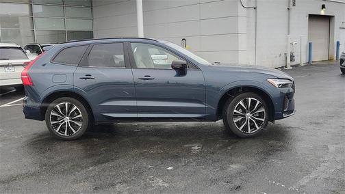 2023 Volvo XC60 B5 Plus Dark Theme