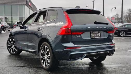 2023 Volvo XC60 B5 Plus Dark Theme