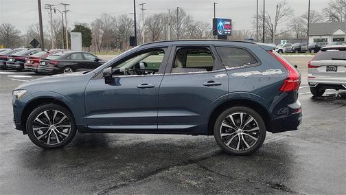 2023 Volvo XC60 B5 Plus Dark Theme