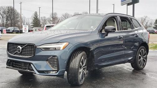 2023 Volvo XC60 B5 Plus Dark Theme