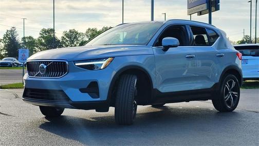 2025 Volvo XC40 B5 Core