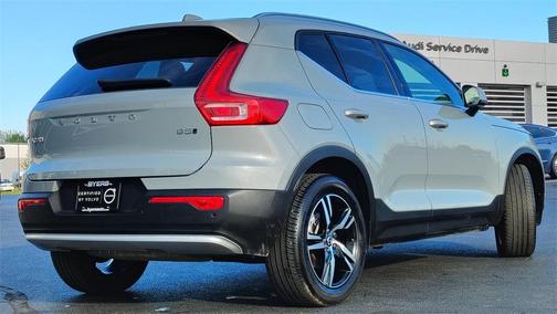 2025 Volvo XC40 B5 Core