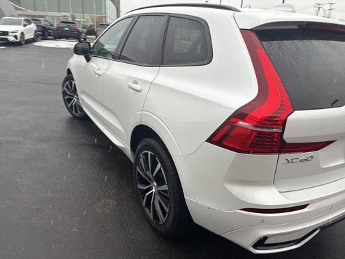 2025 Volvo XC60 B5 Plus