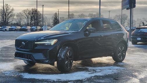 2026 Volvo XC60 B5 Plus