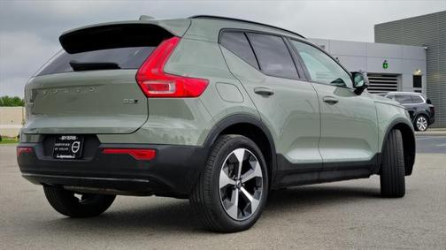 2023 Volvo XC40 B5 Plus Dark Theme