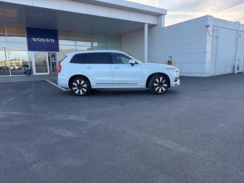 2024 Volvo XC90 Recharge Plug-In Hybrid T8 Plus Bright Theme 7 Passenger