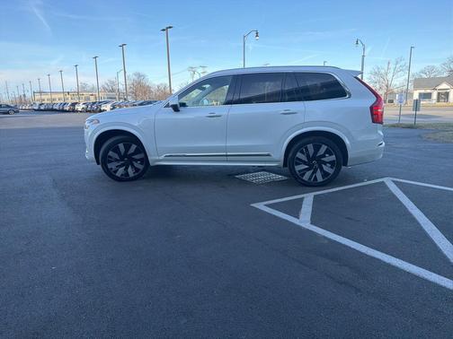 2024 Volvo XC90 Recharge Plug-In Hybrid T8 Plus Bright Theme 7 Passenger