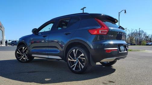 2022 Volvo XC40 T5 R-Design