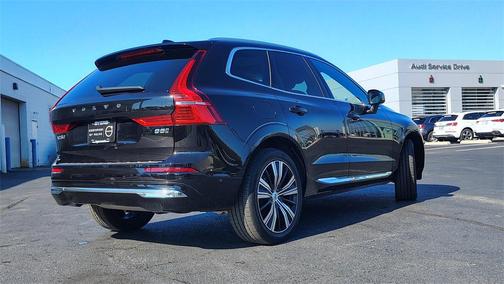 2023 Volvo XC60 B5 Plus Bright Theme