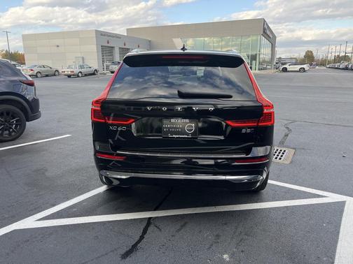 2023 Volvo XC60 B5 Plus Bright Theme