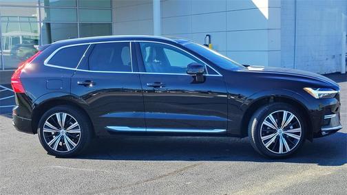 2023 Volvo XC60 B5 Plus Bright Theme