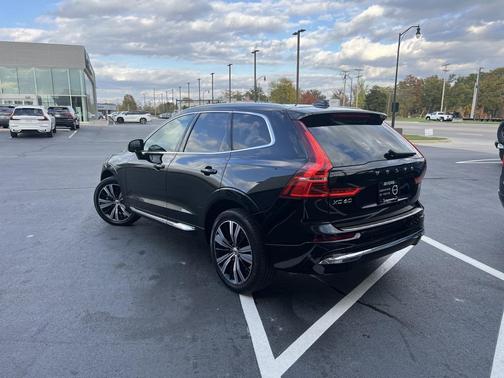 2023 Volvo XC60 B5 Plus Bright Theme