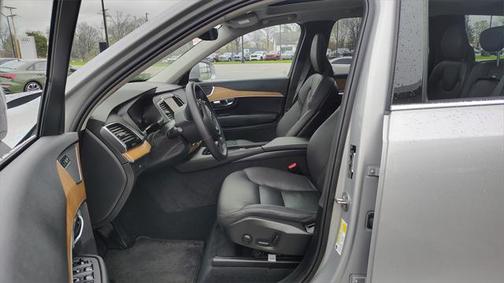 2024 Volvo XC90 B5 Plus