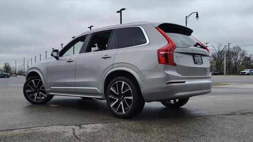 2024 Volvo XC90 B5 Plus